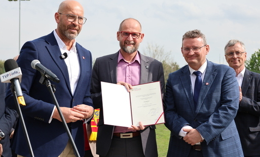 Zdjęcie do  Powstanie nowe boisko piłkarskie - Powiat Gnieźnieński stawia na sport