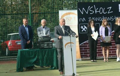Zdjęcie do Rozpoczęcie roku szkolnego 2023/2024 w plac&oacute;wkach, kt&oacute;rych organem prowadzącym jest Powiat Gnieźnieński