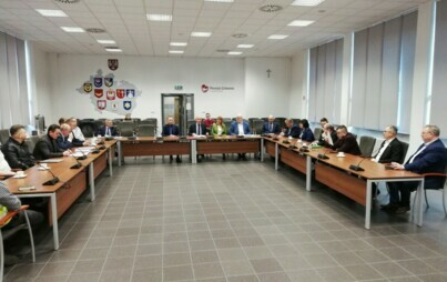 Zdjęcie do Samorządowcy powiatu spotkali się z protestującymi rolnikami